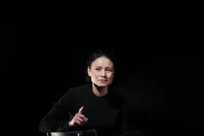 Афиша спектакля «В лучах»
